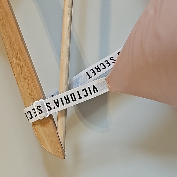 Victoria Secret wireless bra size 36C - Picture 2 of 5